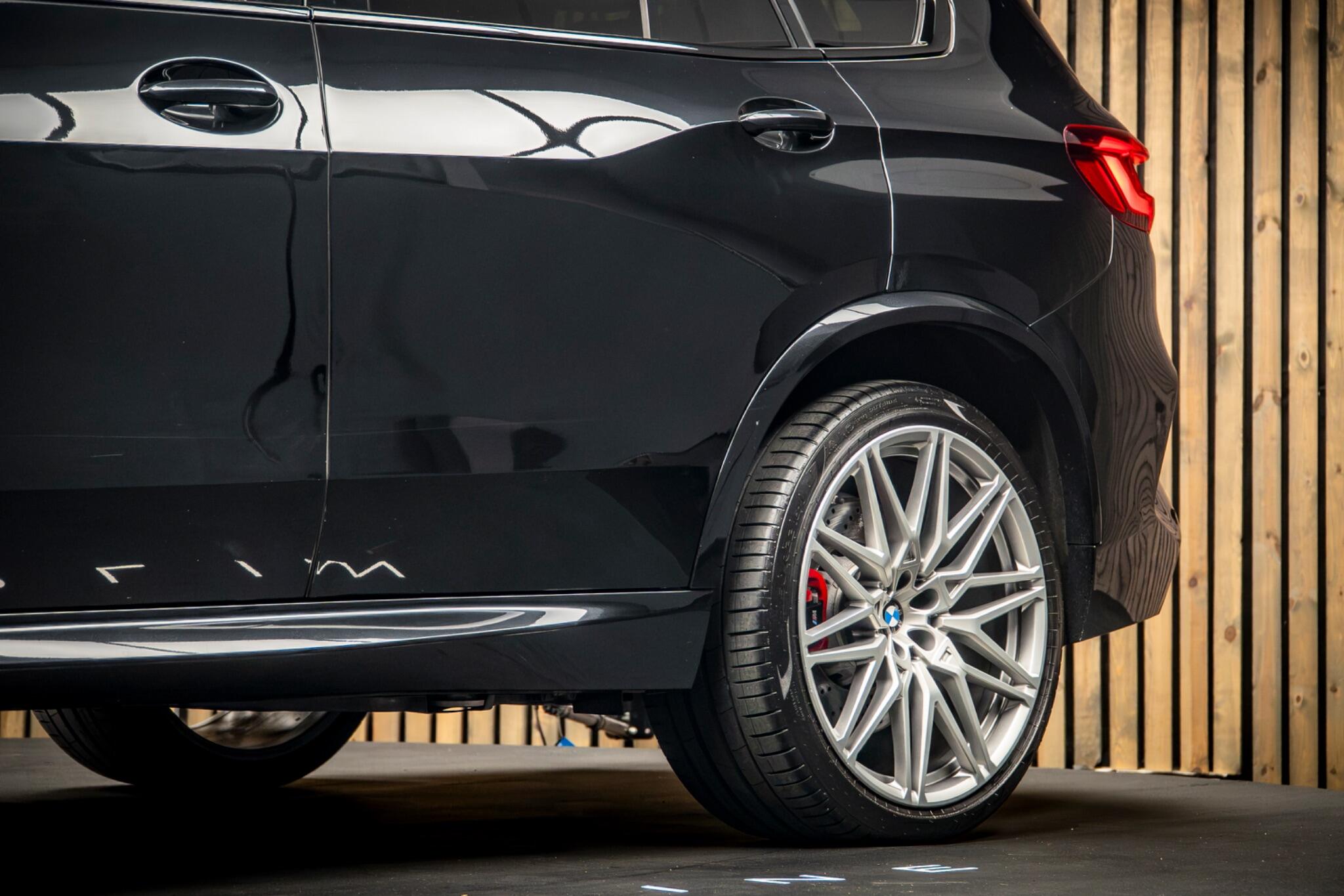 BMW X5 M view 16