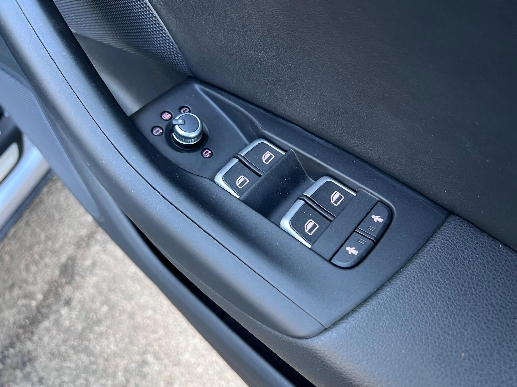 Audi Q3 view 30