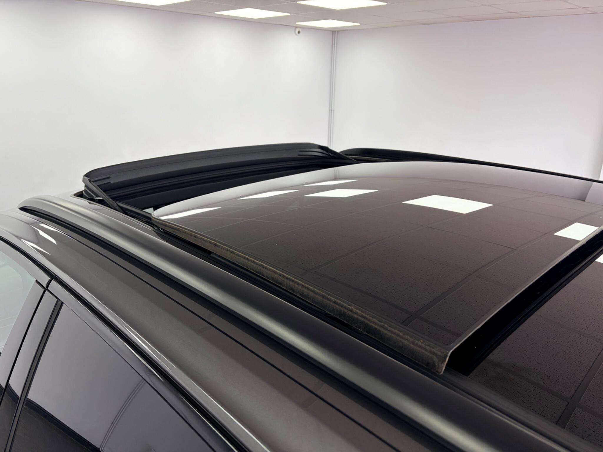 Volkswagen Touareg view 29