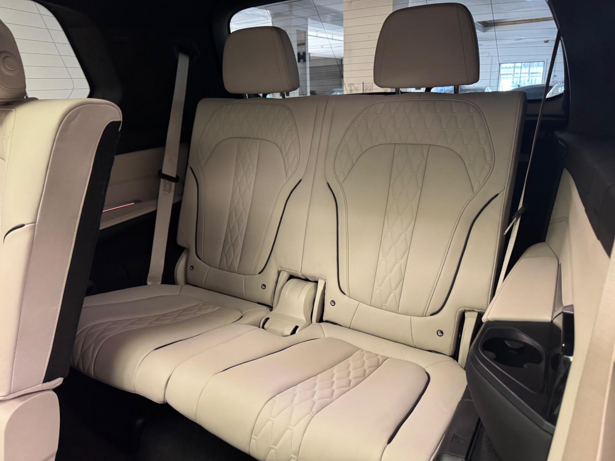 BMW X7 view 13
