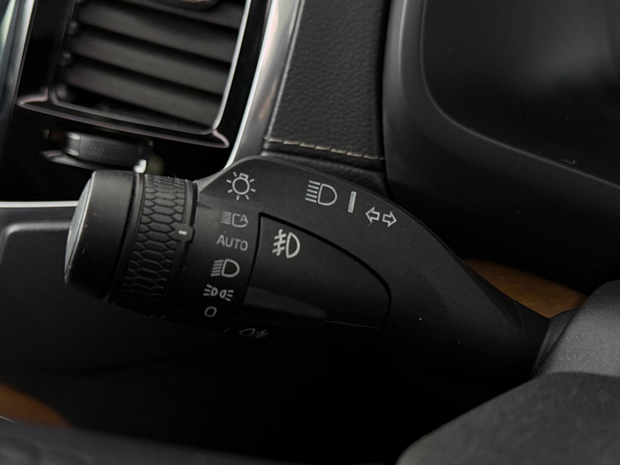 Volvo XC90 view 16