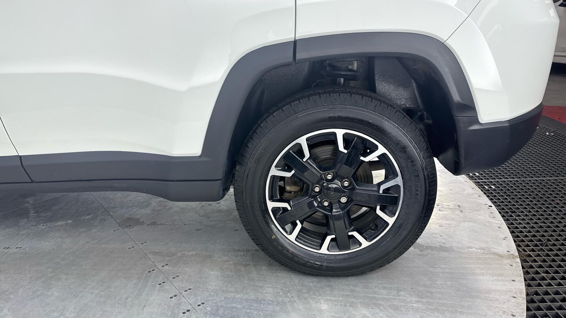 Jeep Compass view 24