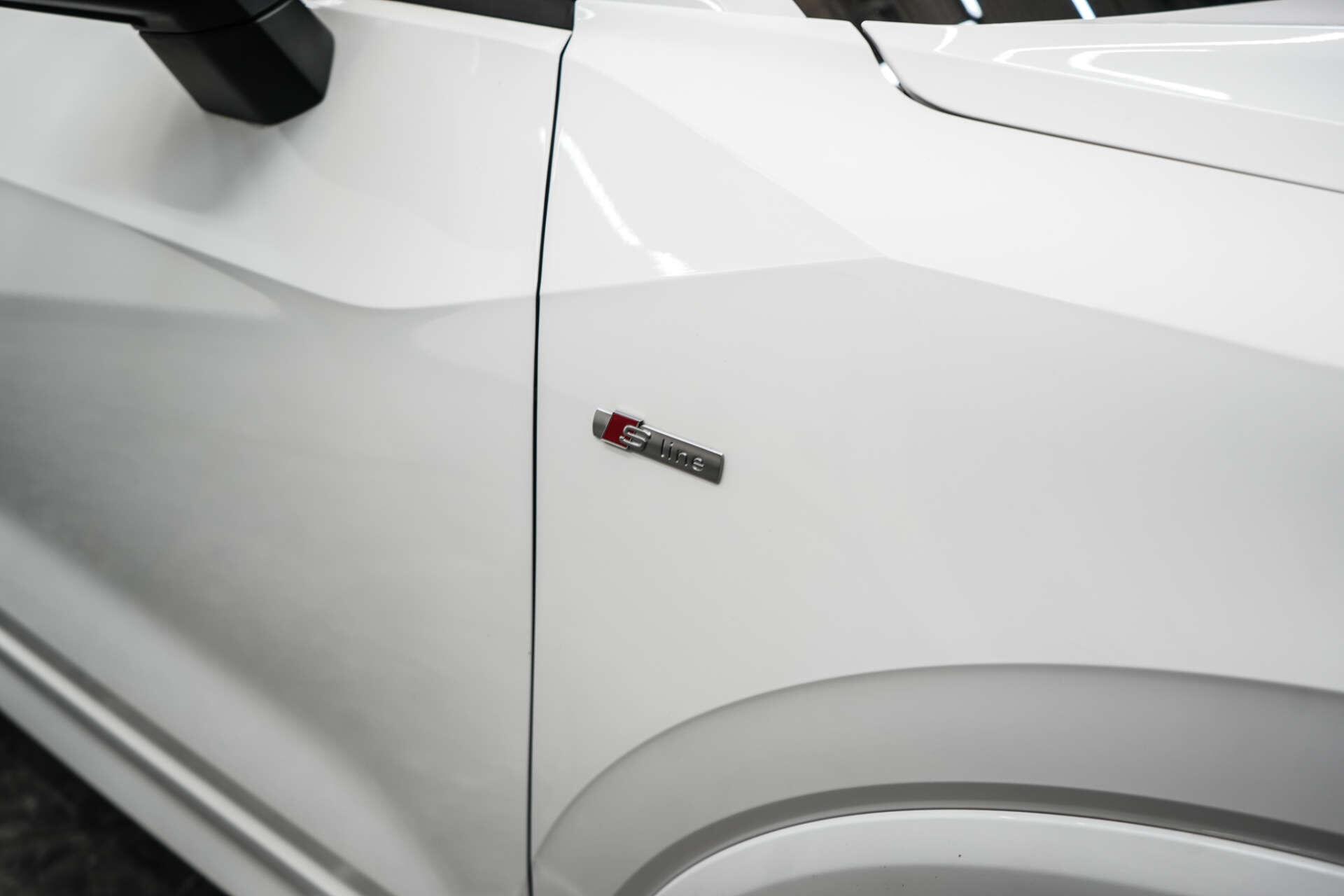 Audi Q2 view 8