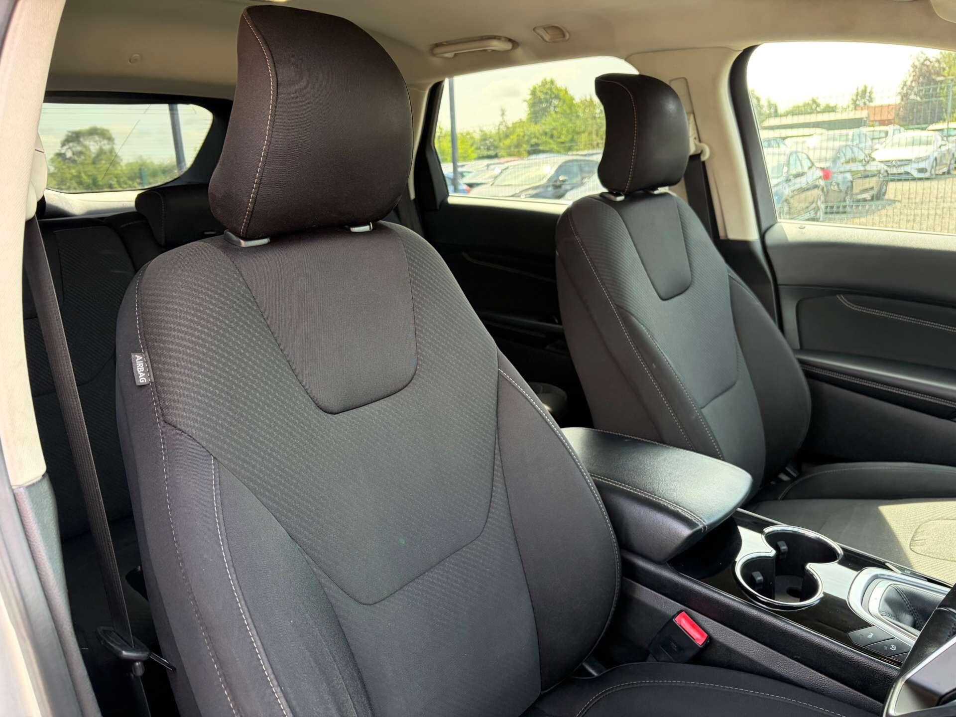 Ford Edge view 37
