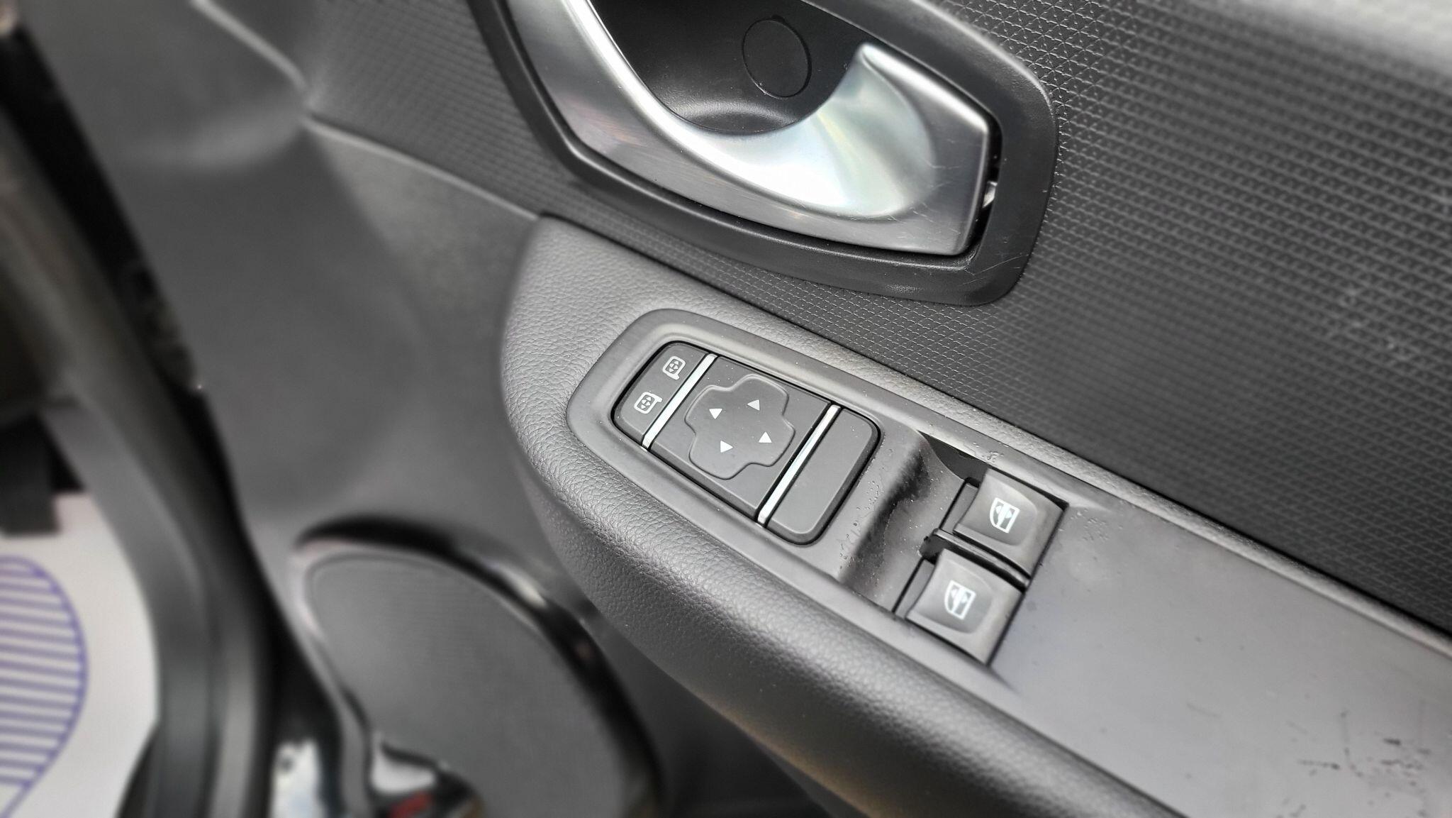 Renault Clio view 21