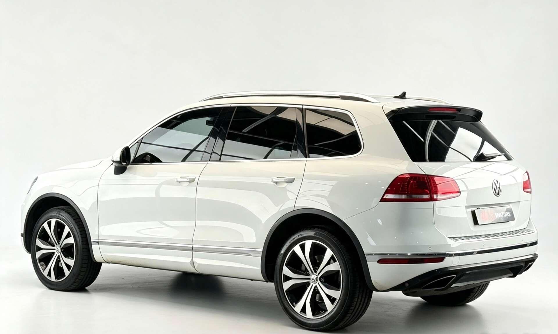 Volkswagen Touareg view 9