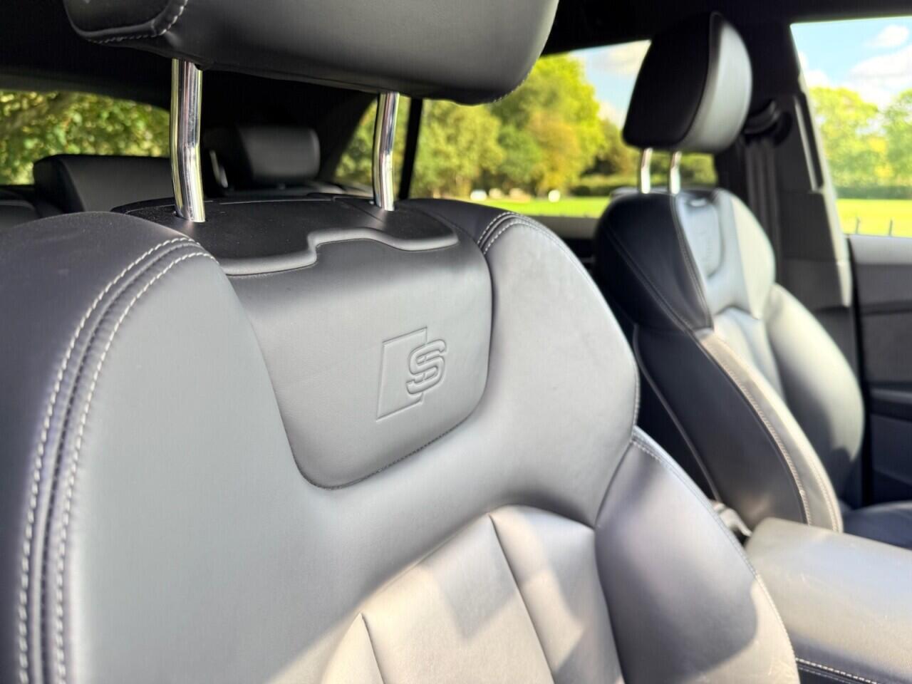 Audi Q8 view 38