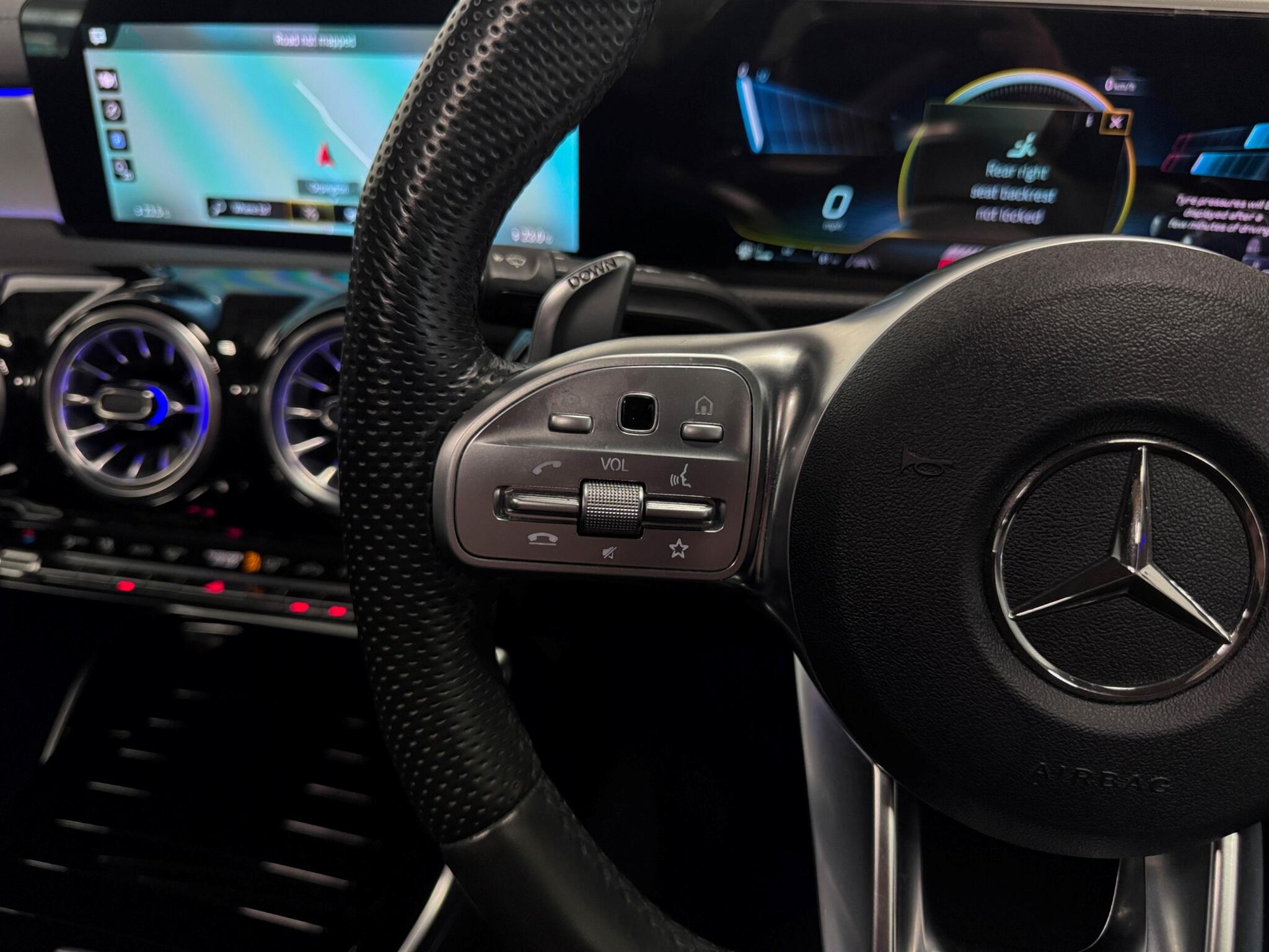 Mercedes-Benz Cla view 9