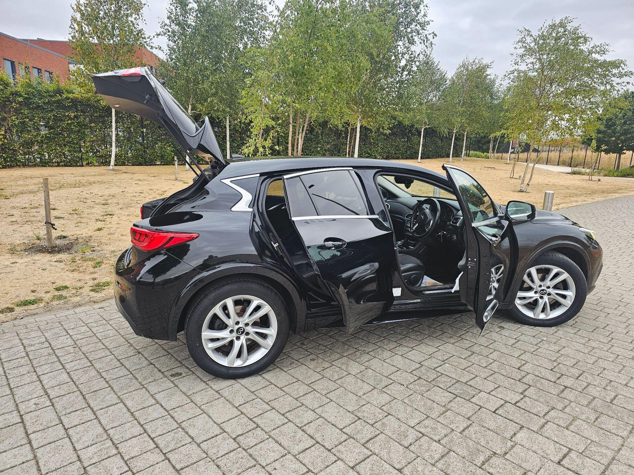 Infiniti Q30 view 8