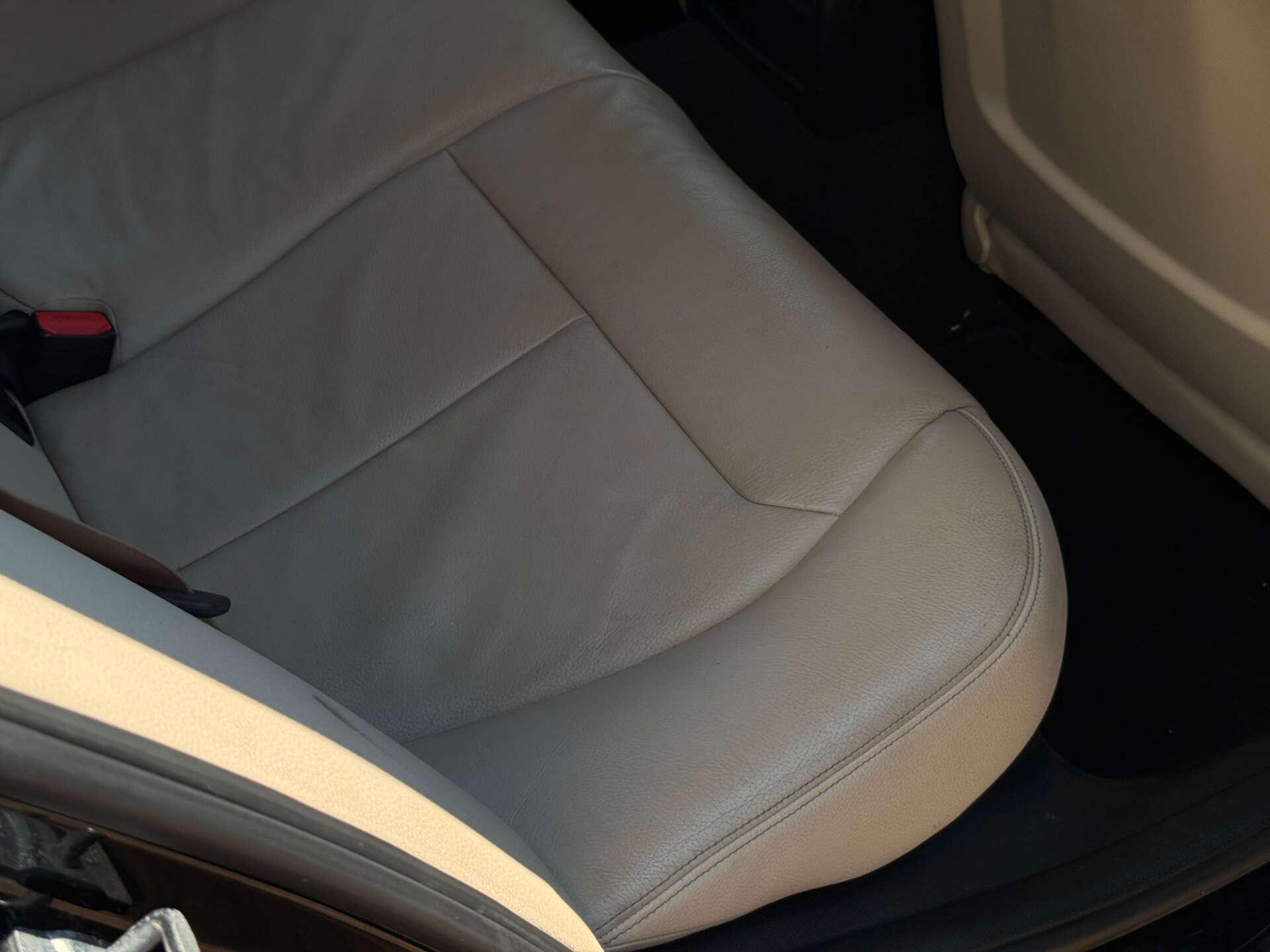 BMW 3 Series view 24