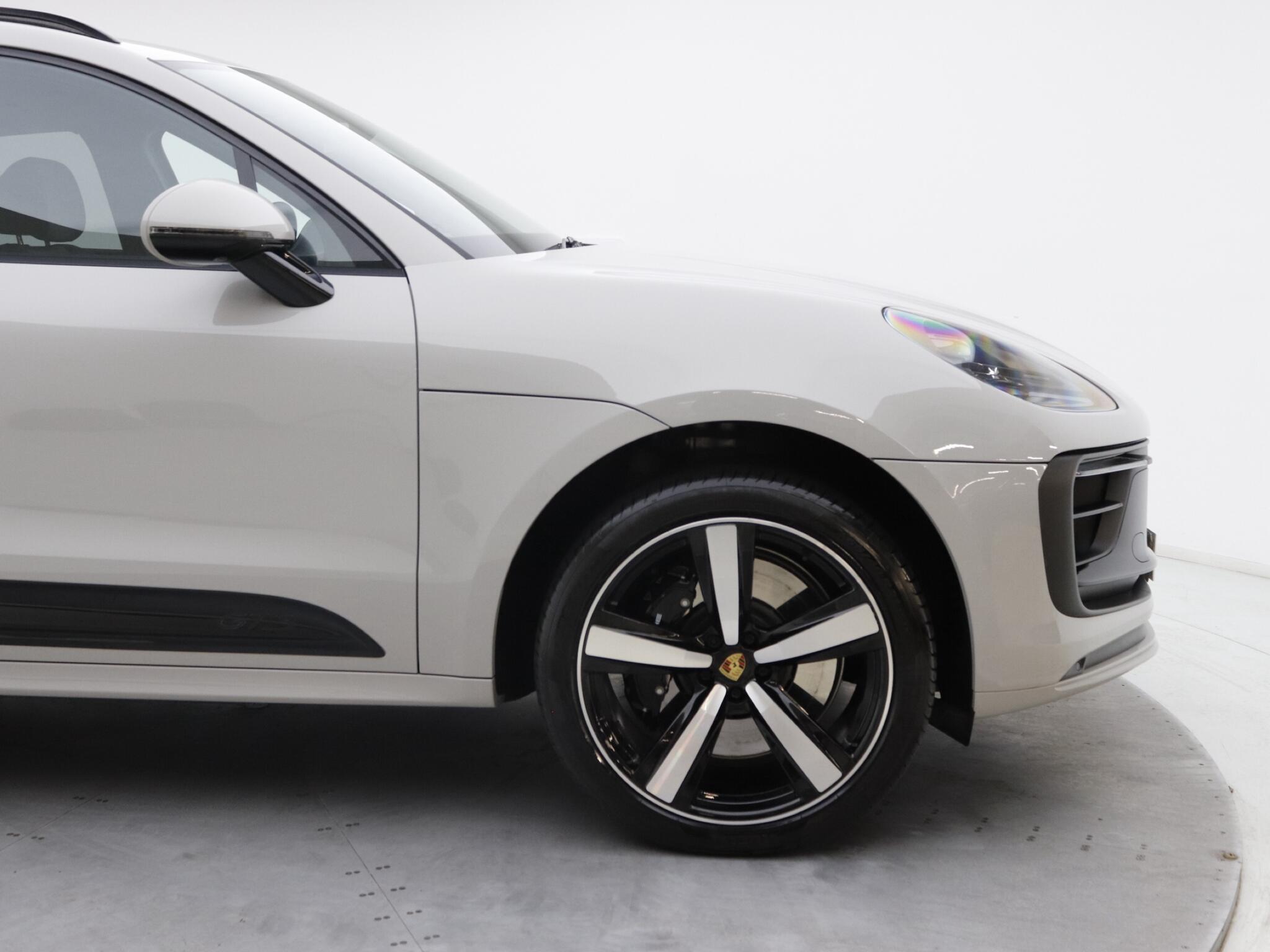 Porsche Macan view 20