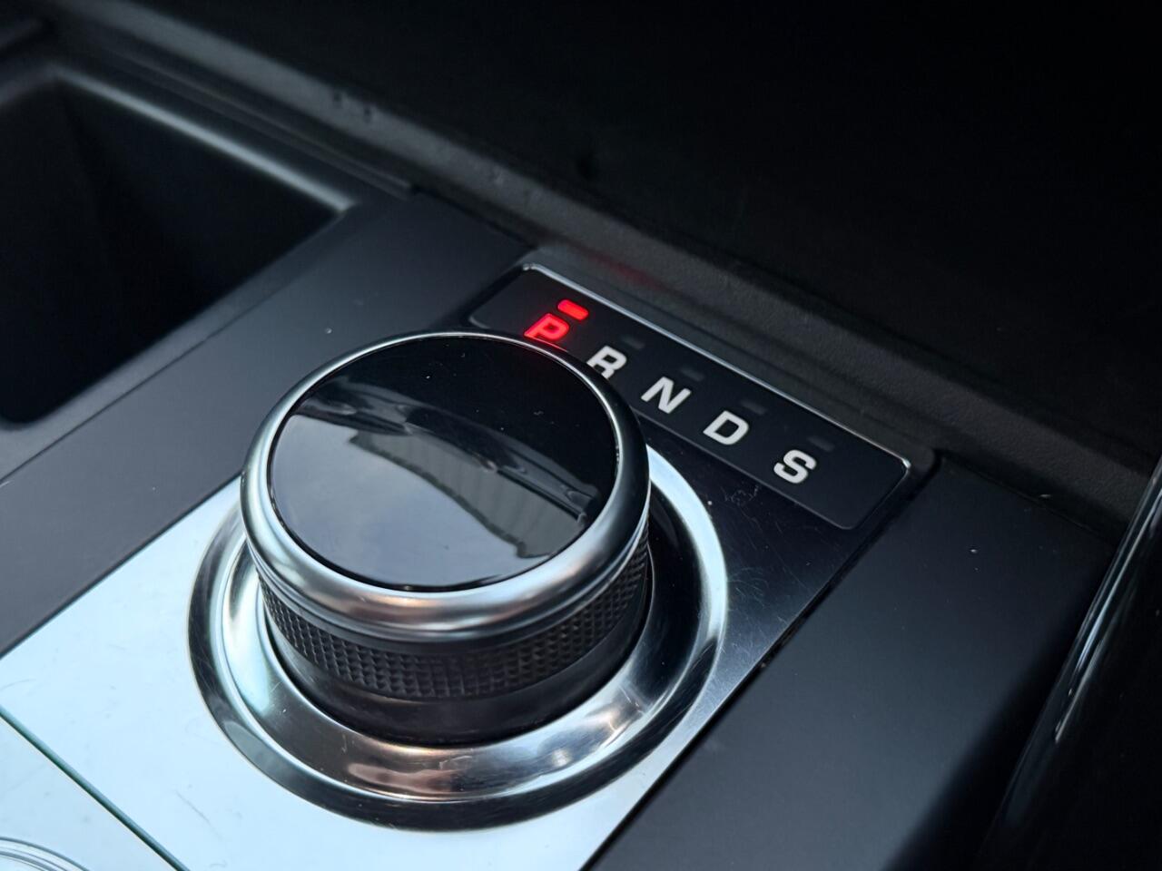 Land Rover Discovery view 34