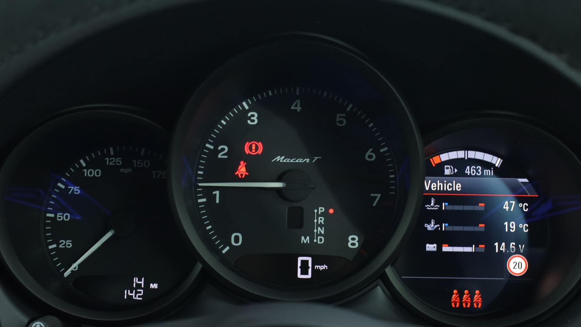 Porsche Macan view 12