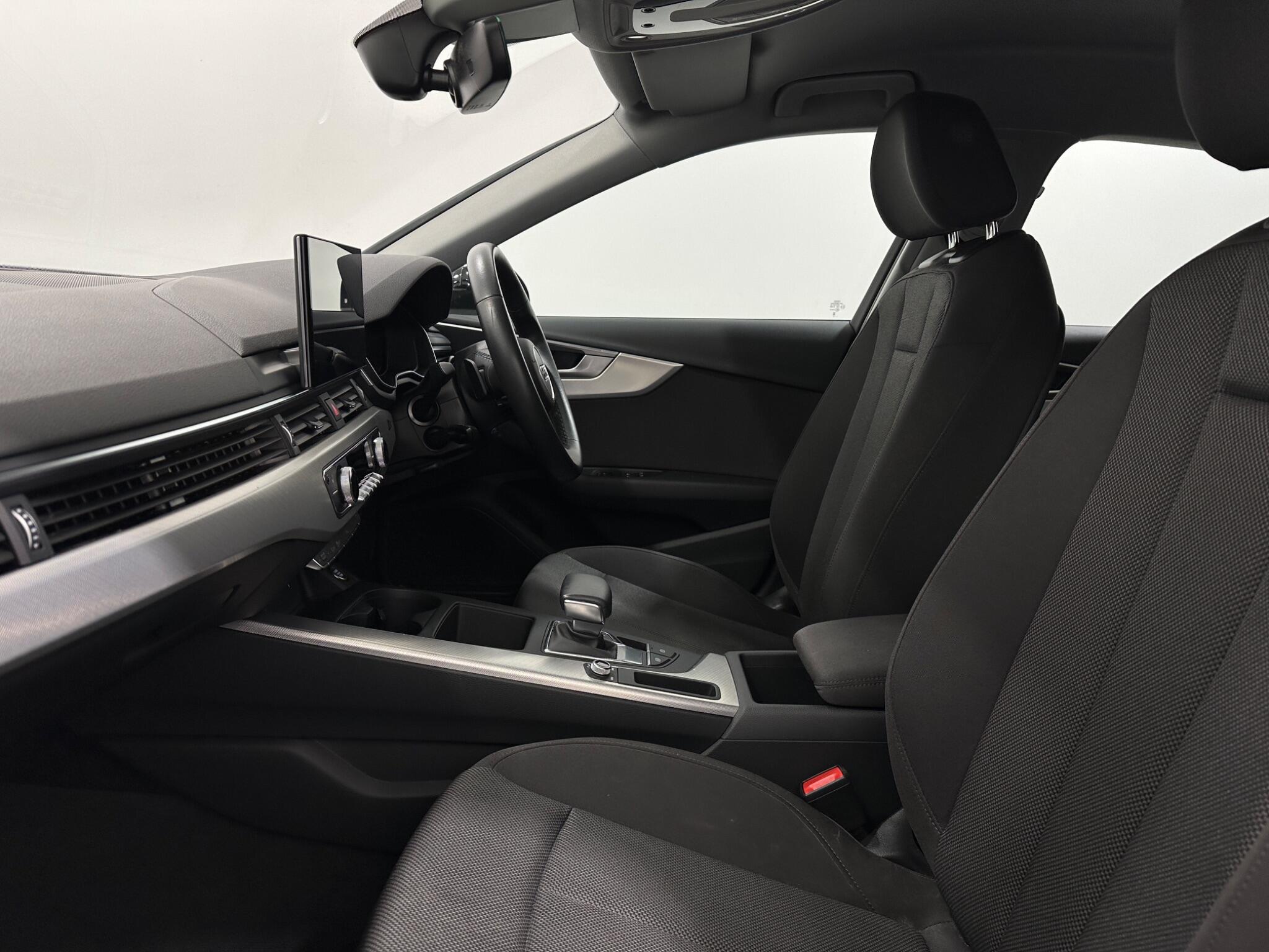 Audi A4 view 35