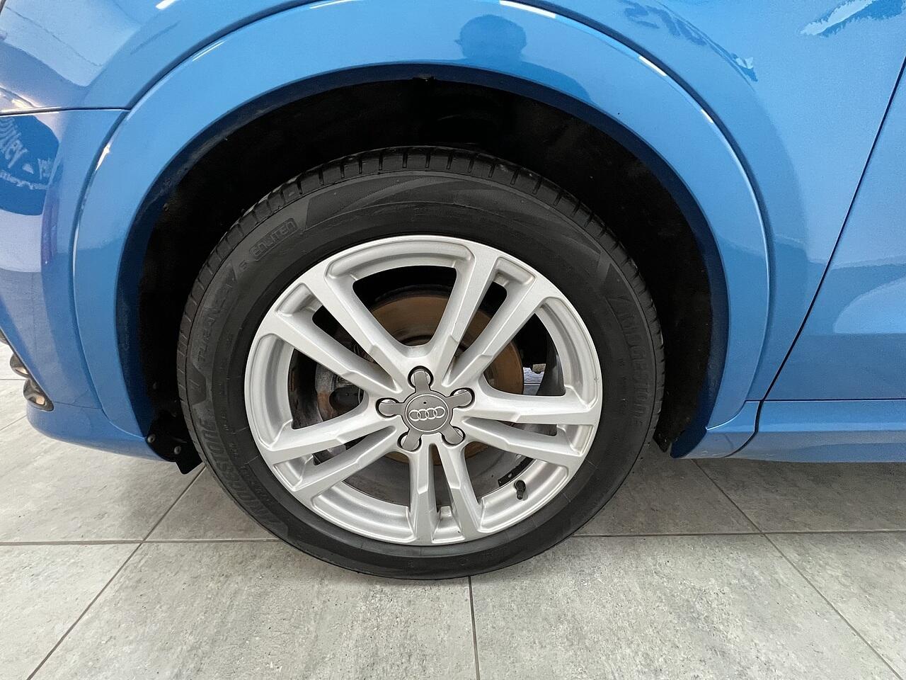 Audi Q3 view 17