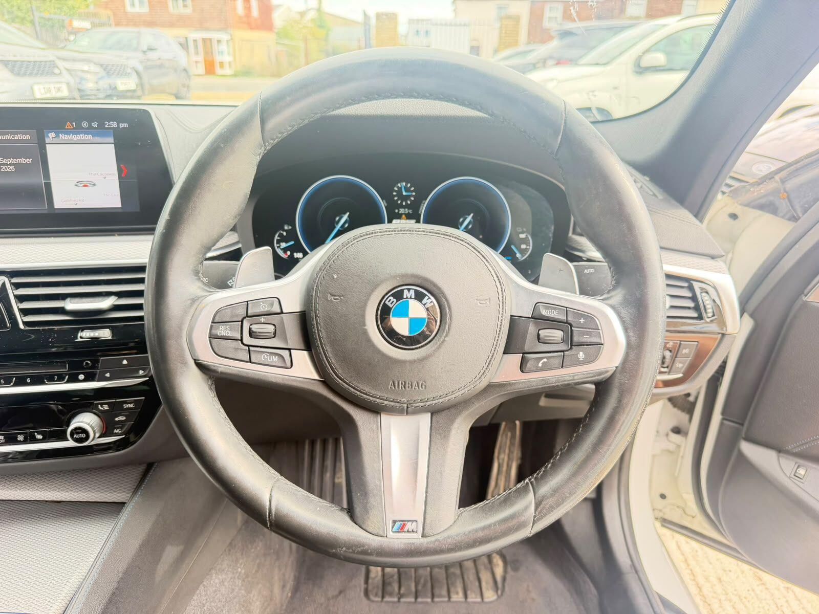 BMW 5 Series view 29