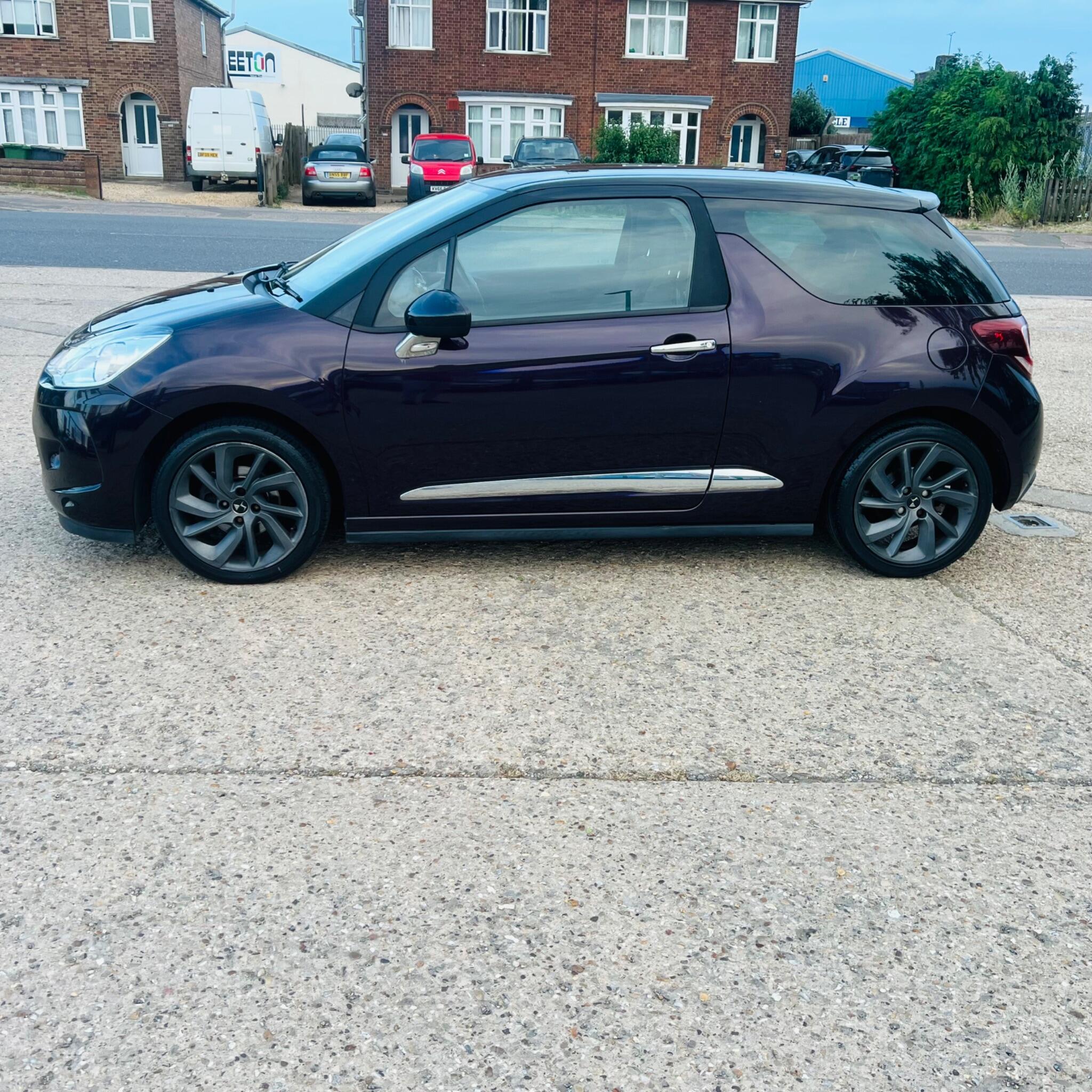 DS Automobiles DS 3 view 14