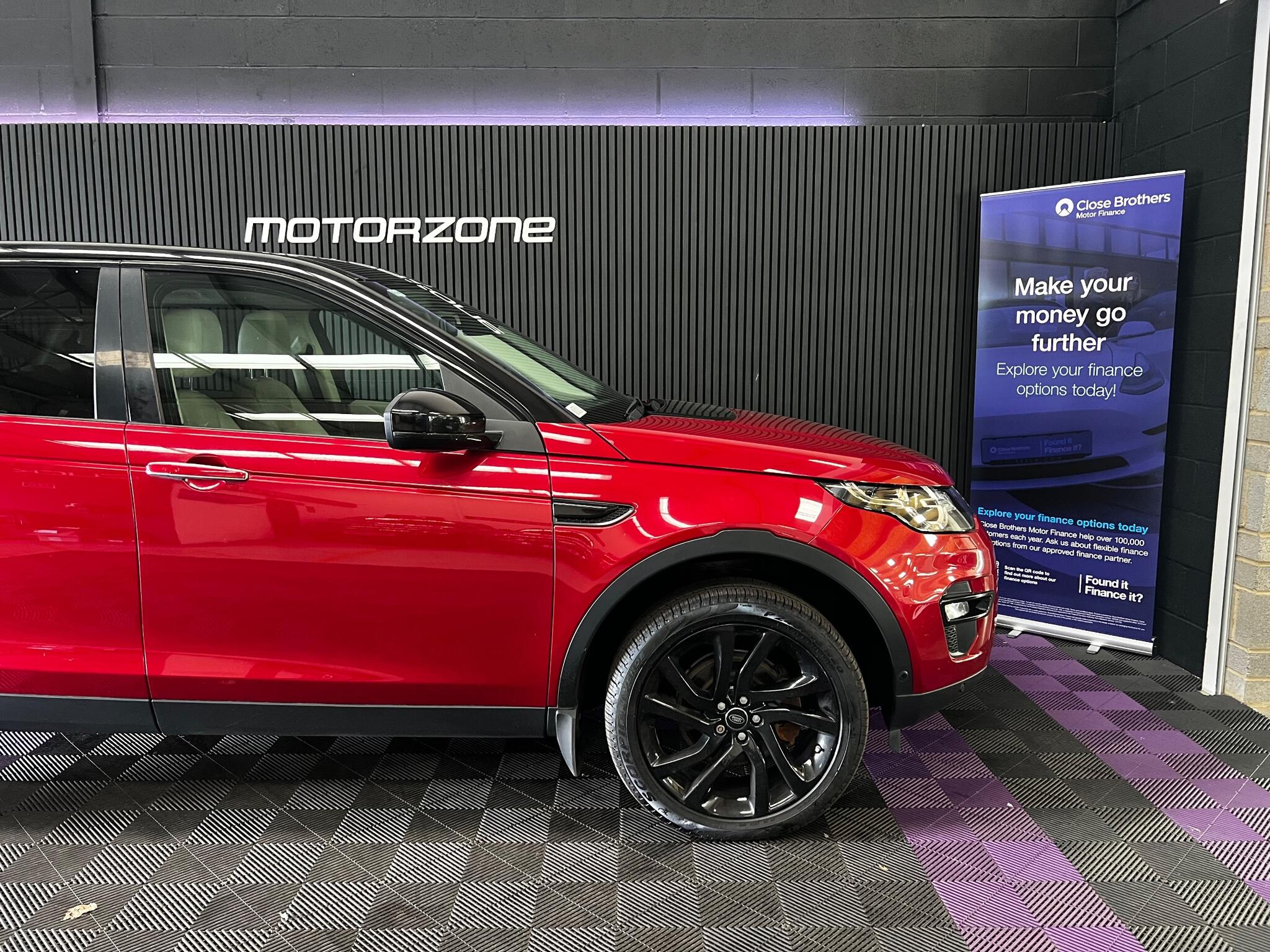 Land Rover Discovery Sport view 8
