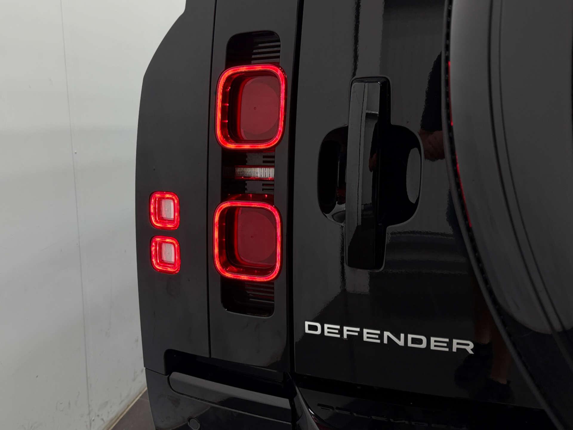 Land Rover Defender view 25