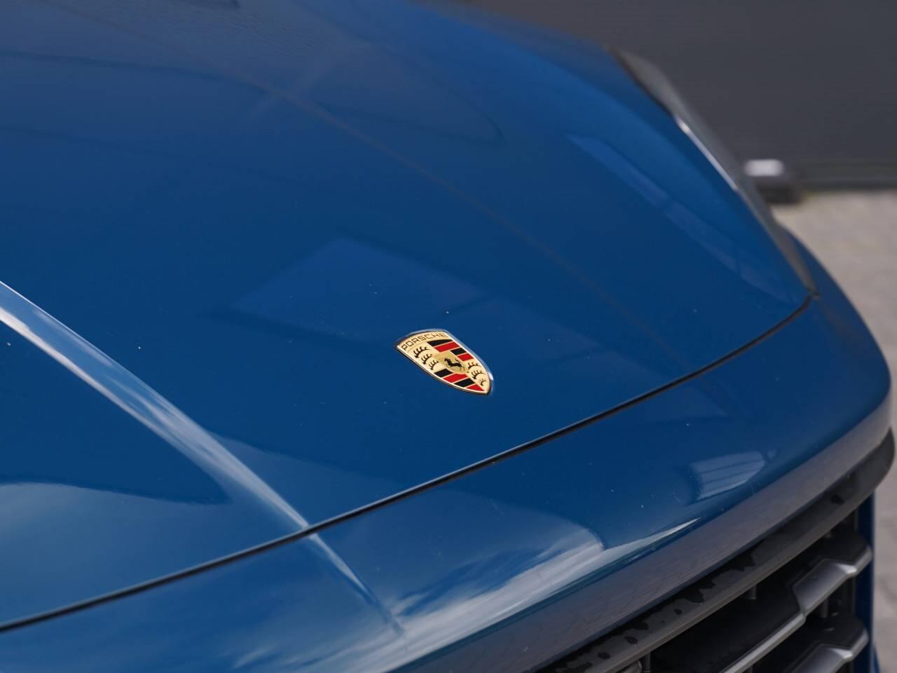 Porsche Cayenne view 10