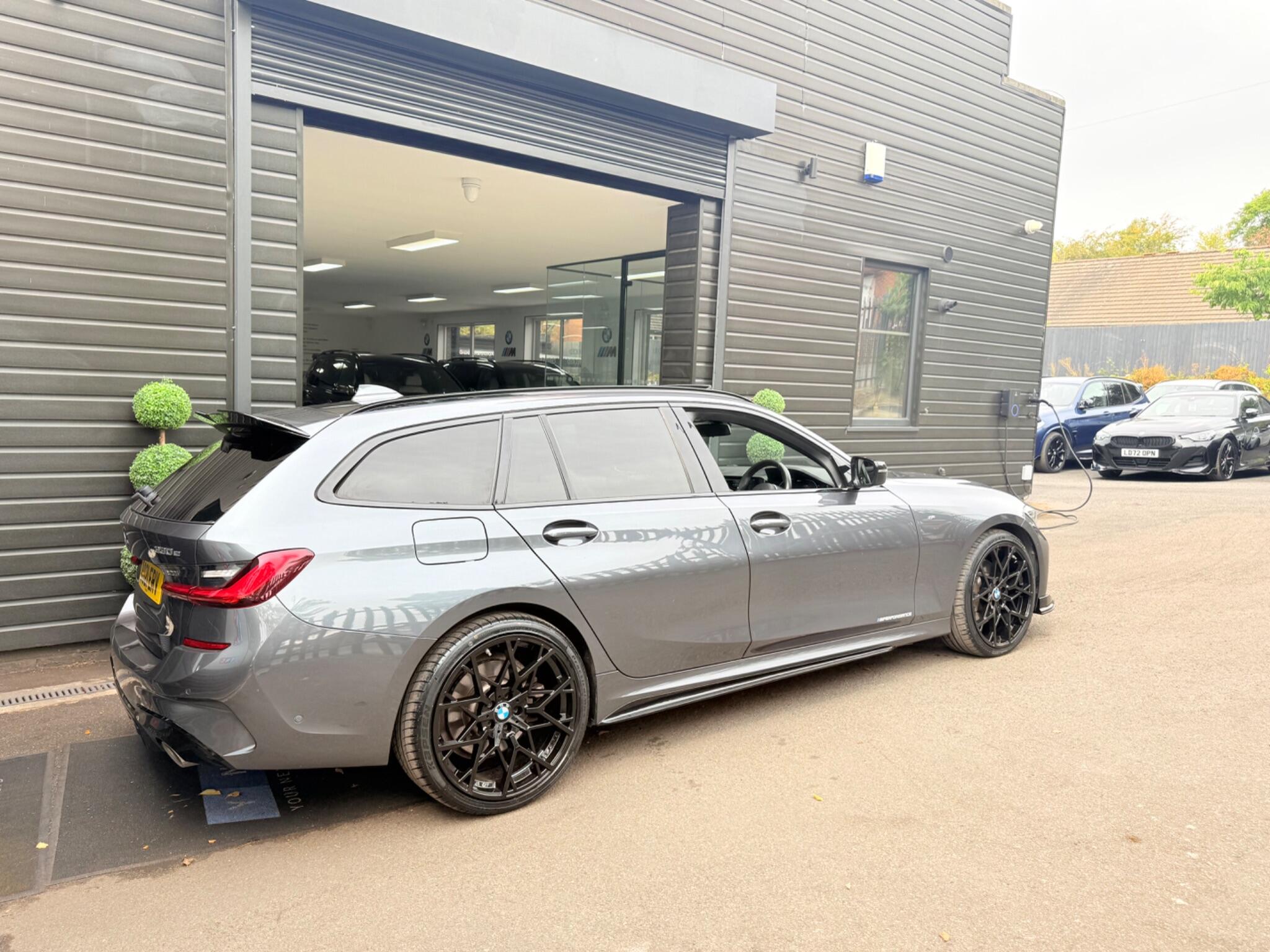 BMW 3 Series view 10