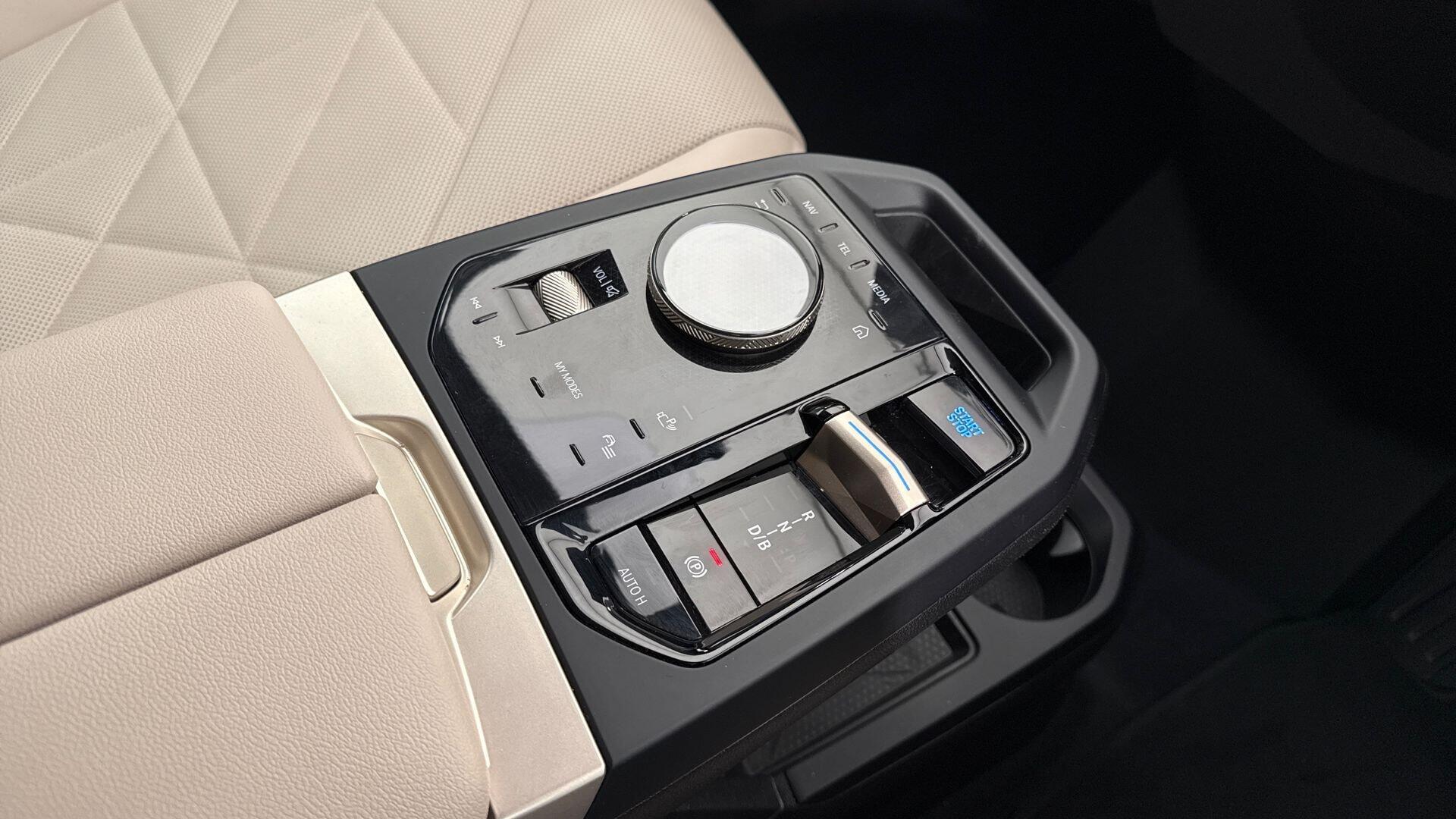 BMW Ix view 10