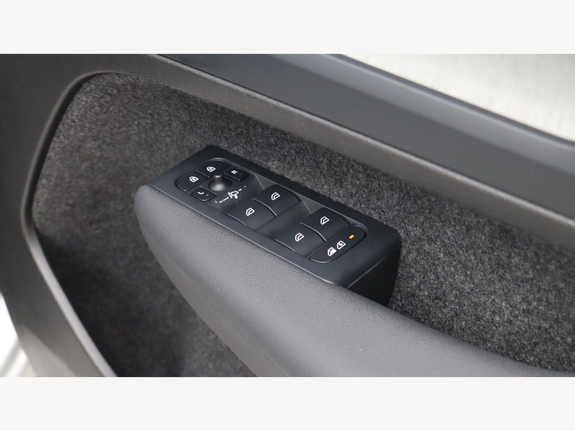 Volvo XC40 view 25
