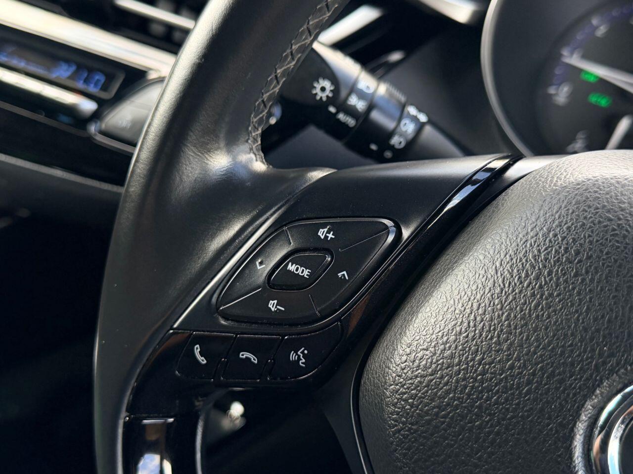 Toyota C-HR view 33