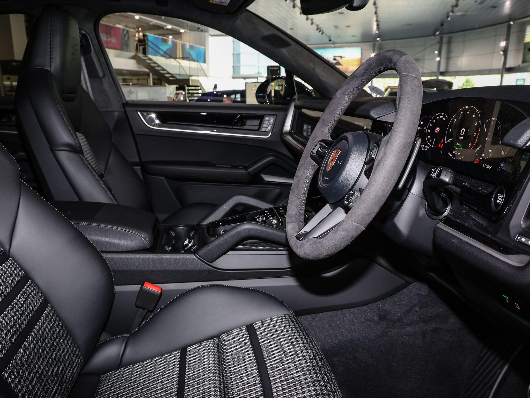 Porsche Cayenne view 41
