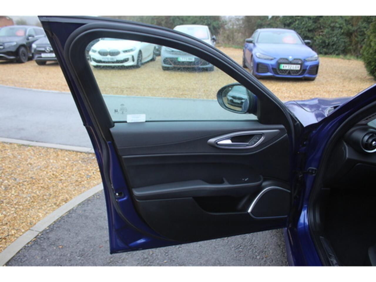 Alfa Romeo Giulia view 42