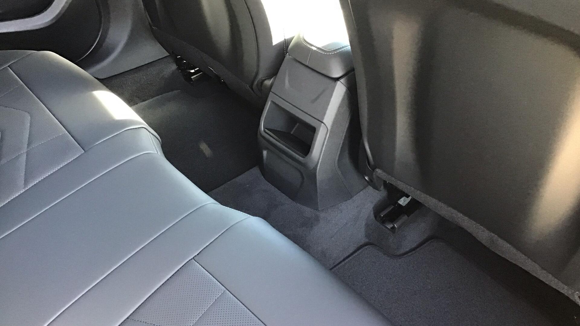 BMW 1 Series view 28