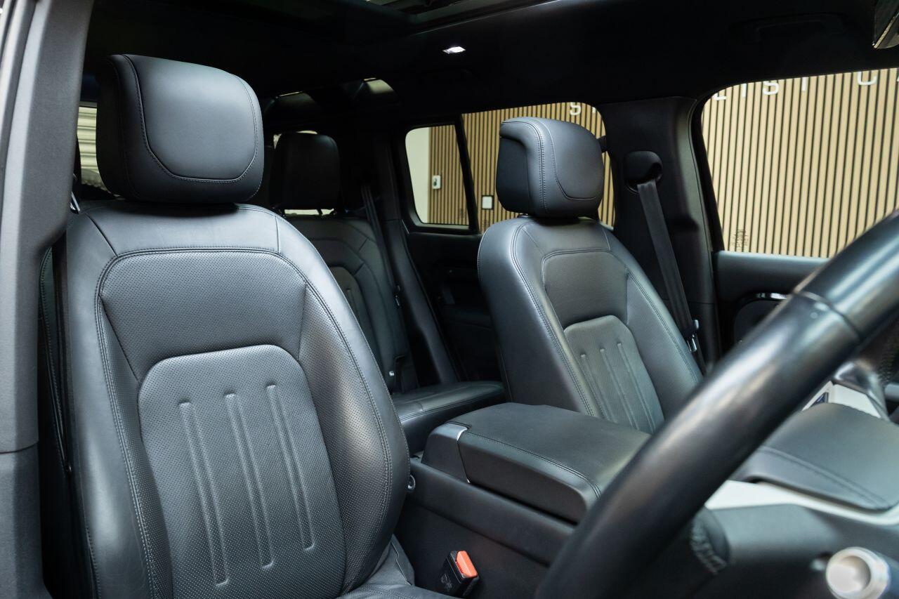 Land Rover Defender 110 view 45