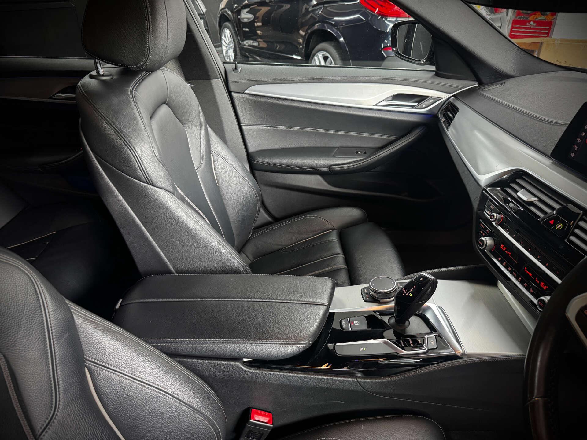 BMW 5 Series view 29