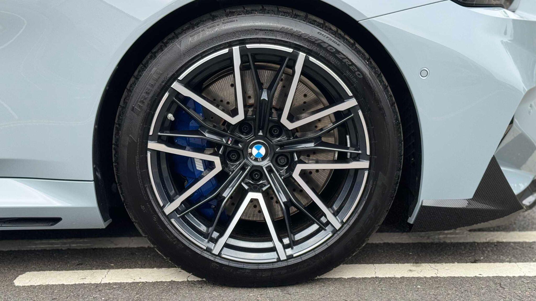 BMW M5 view 4
