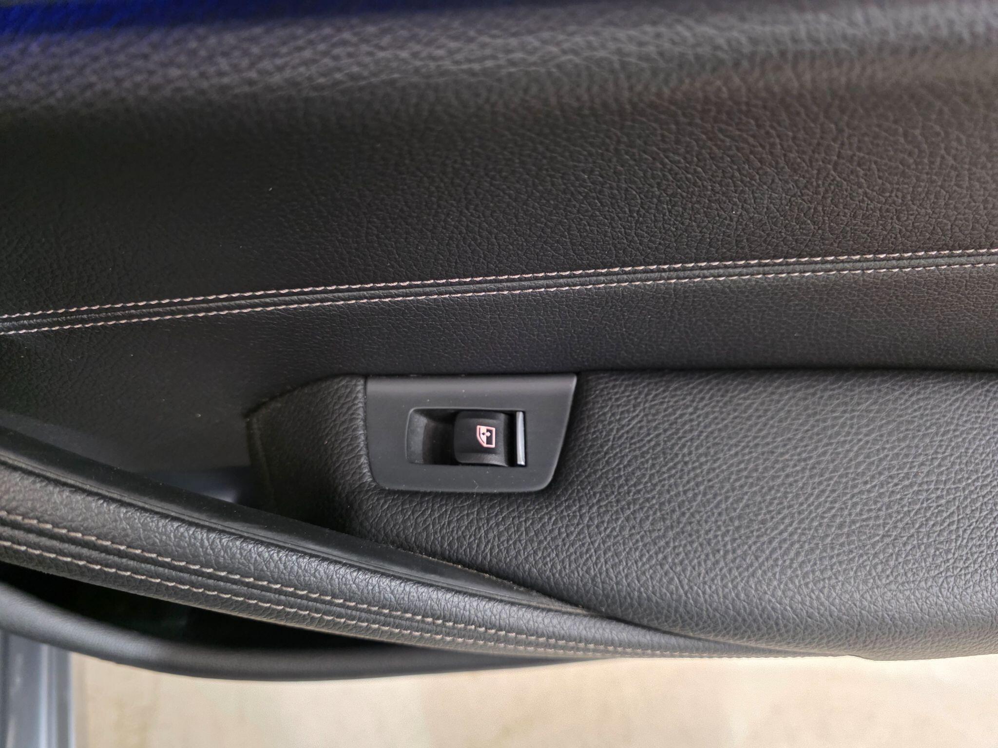 BMW 5 Series view 24