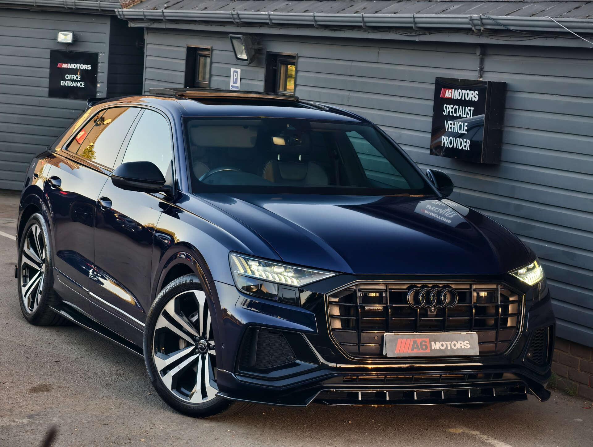 Audi Q8 view 7
