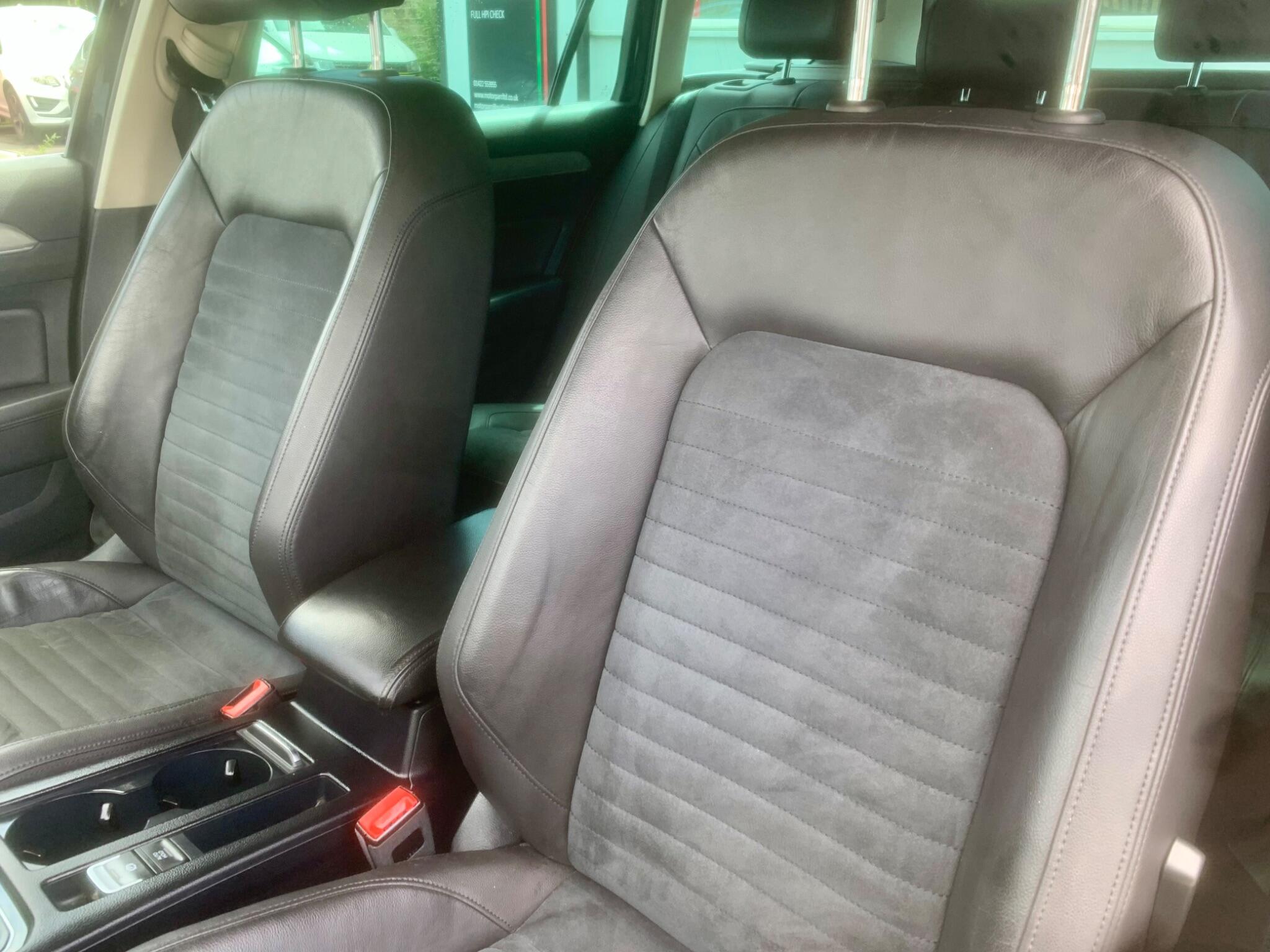 Volkswagen Passat view 25