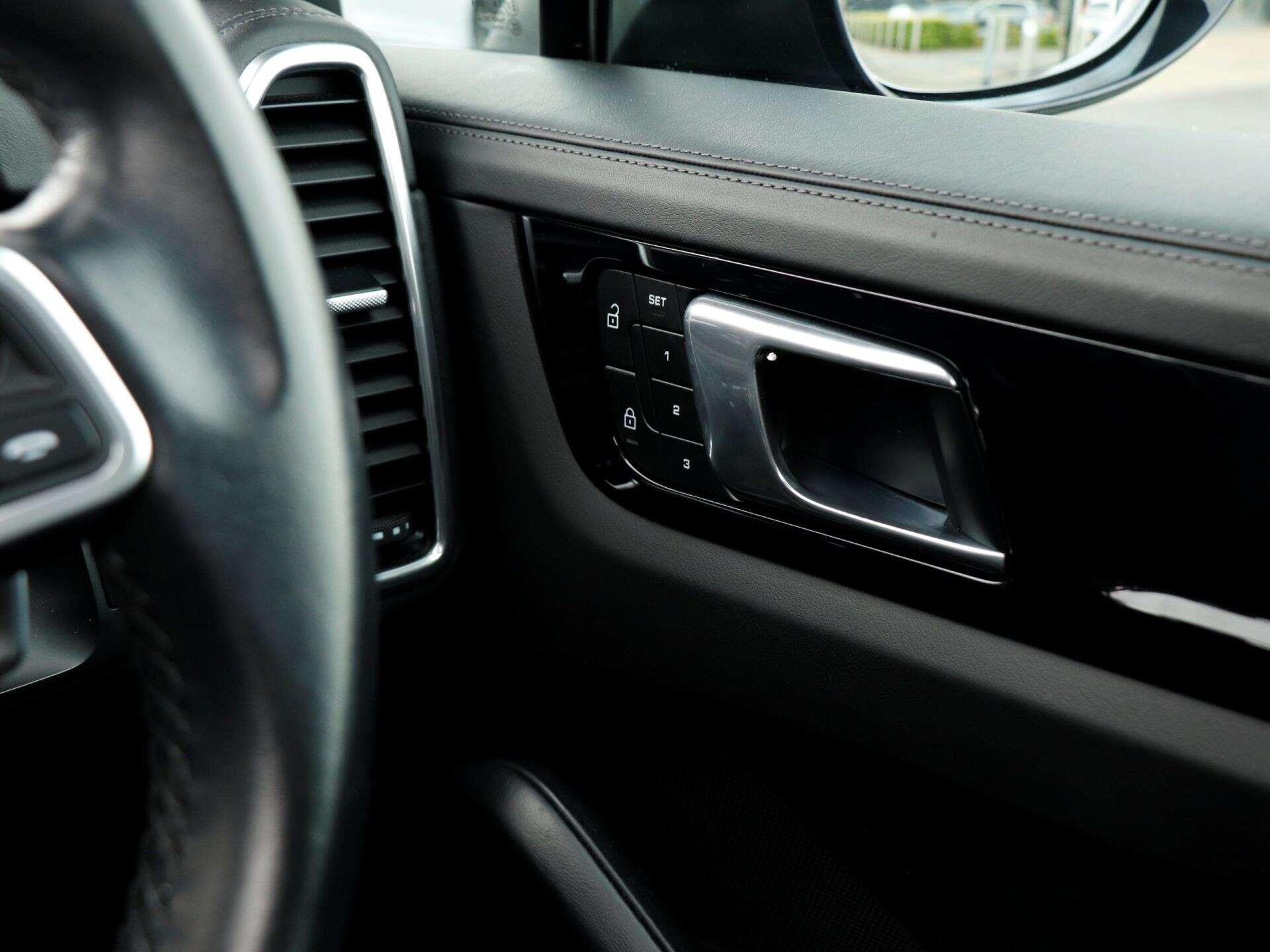 Porsche Cayenne view 21