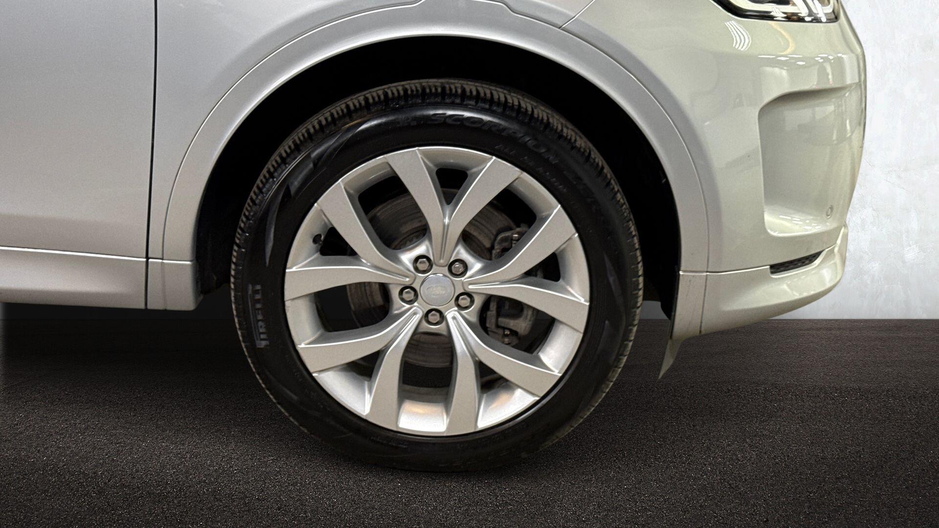 Land Rover Discovery Sport view 8