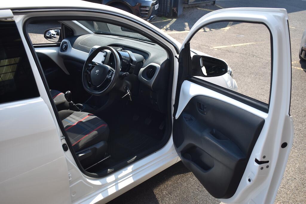 Peugeot 108 view 25