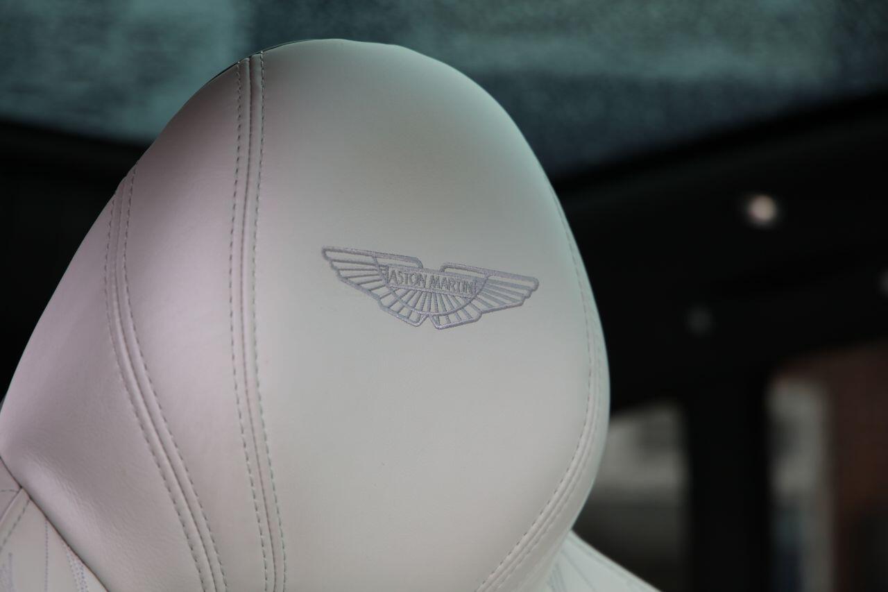 Aston Martin DBX view 32