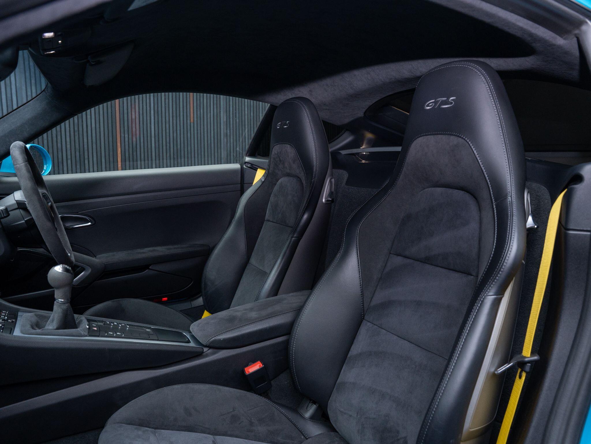 Porsche Cayman view 34