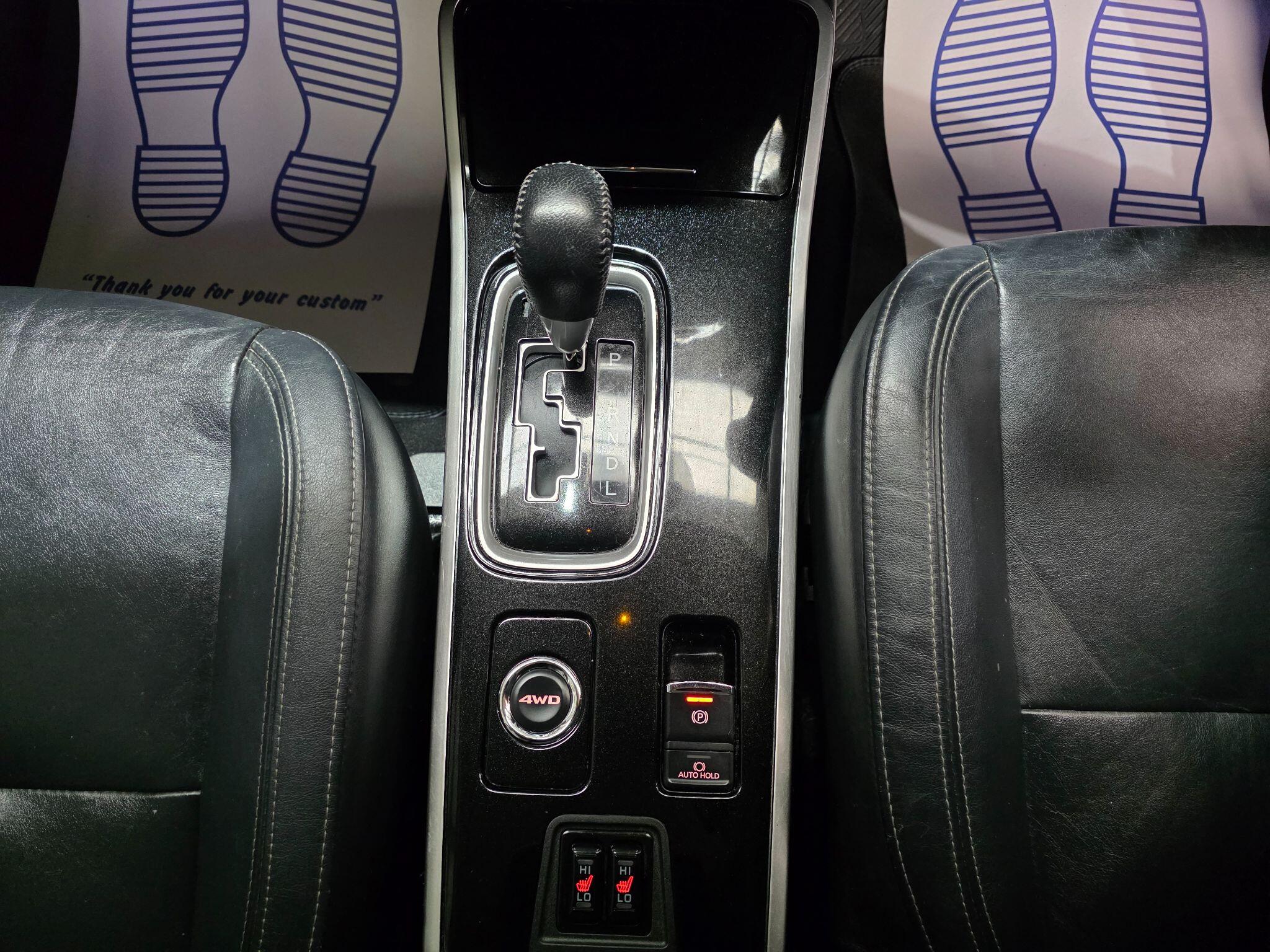 Mitsubishi Outlander view 9