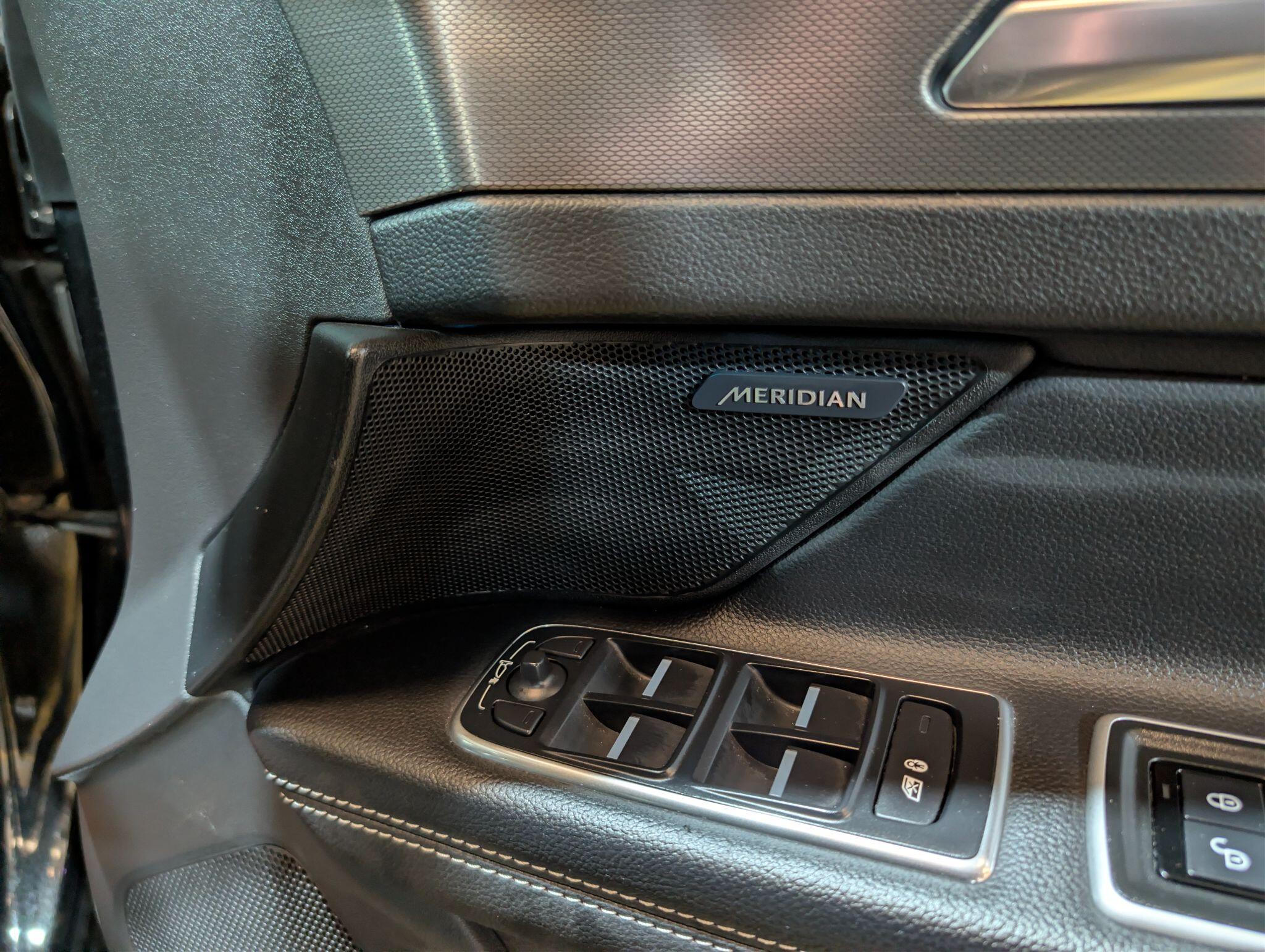 Jaguar XF view 42