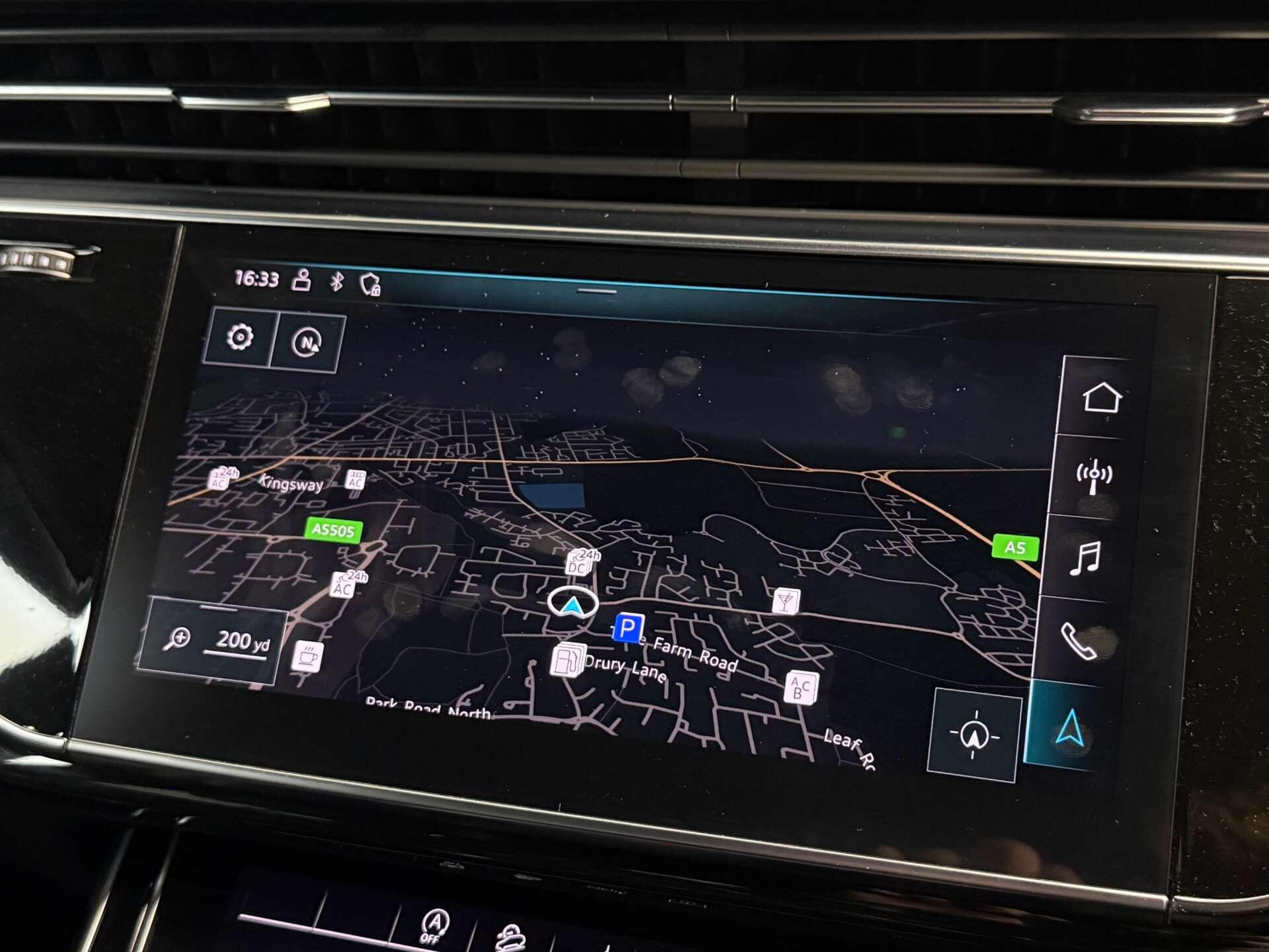 Audi Q7 view 33