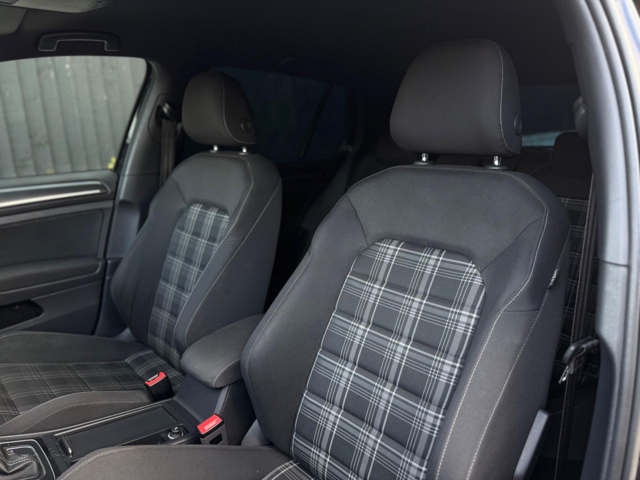 Volkswagen Golf view 38