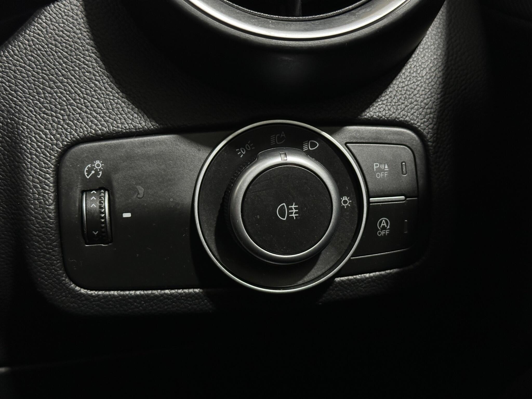 Alfa Romeo Stelvio view 18