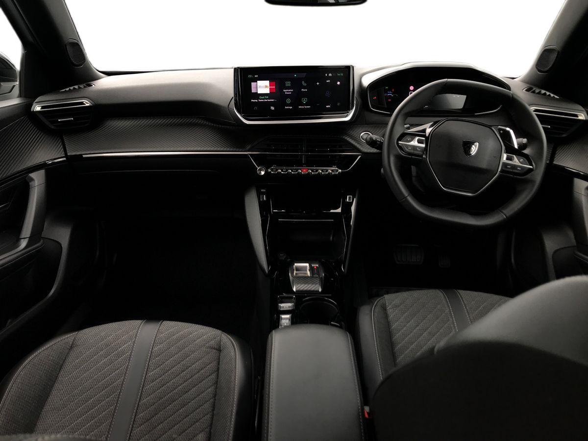 Peugeot 2008 view 4