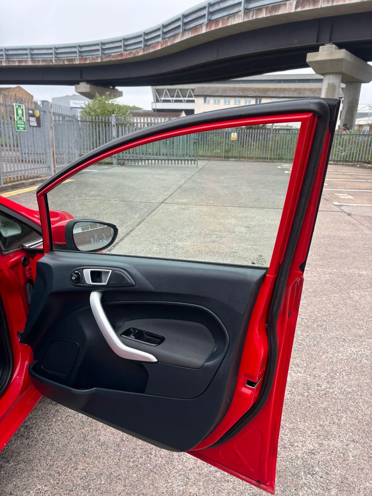 Ford Fiesta view 31