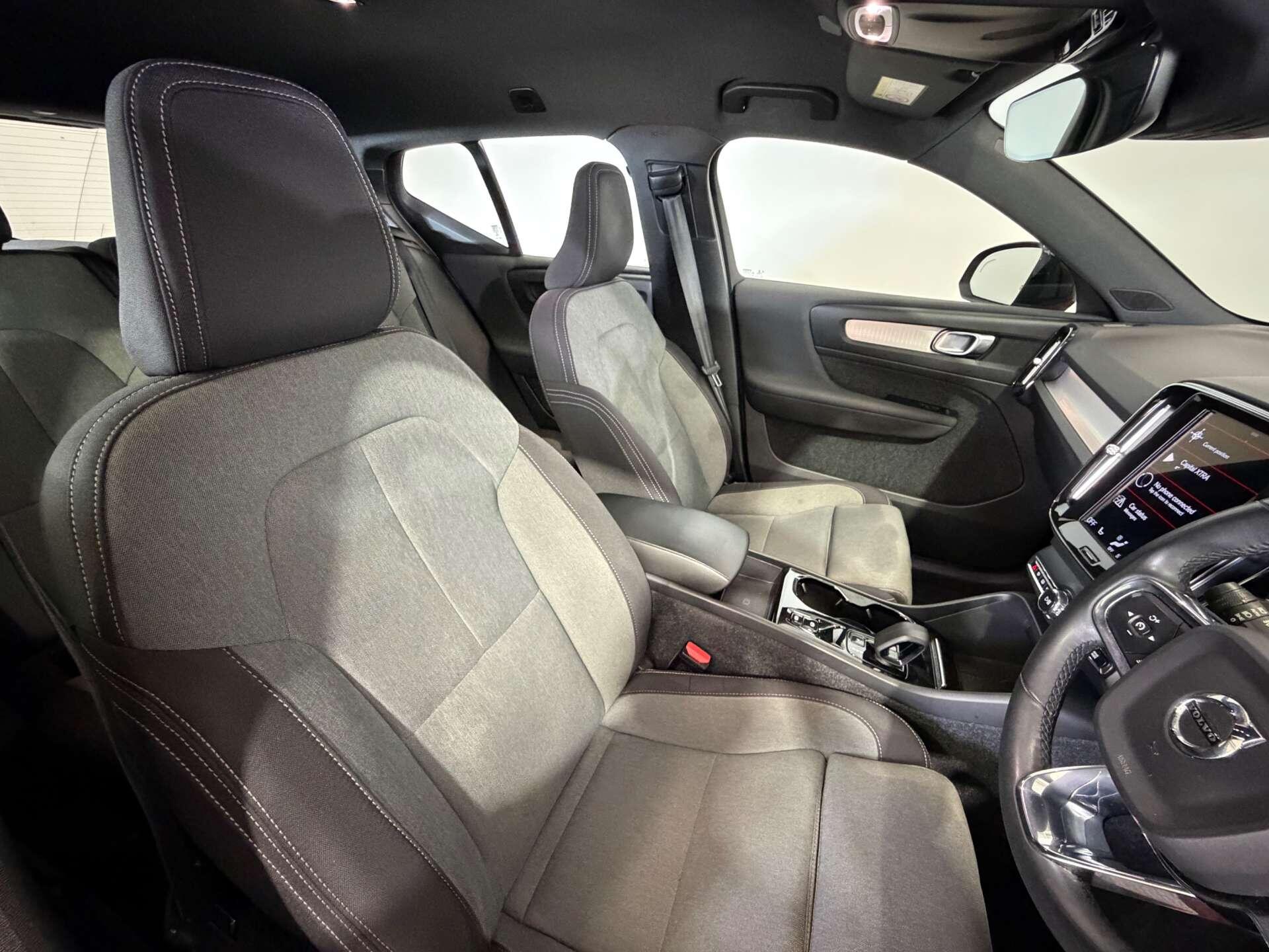 Volvo XC40 view 16